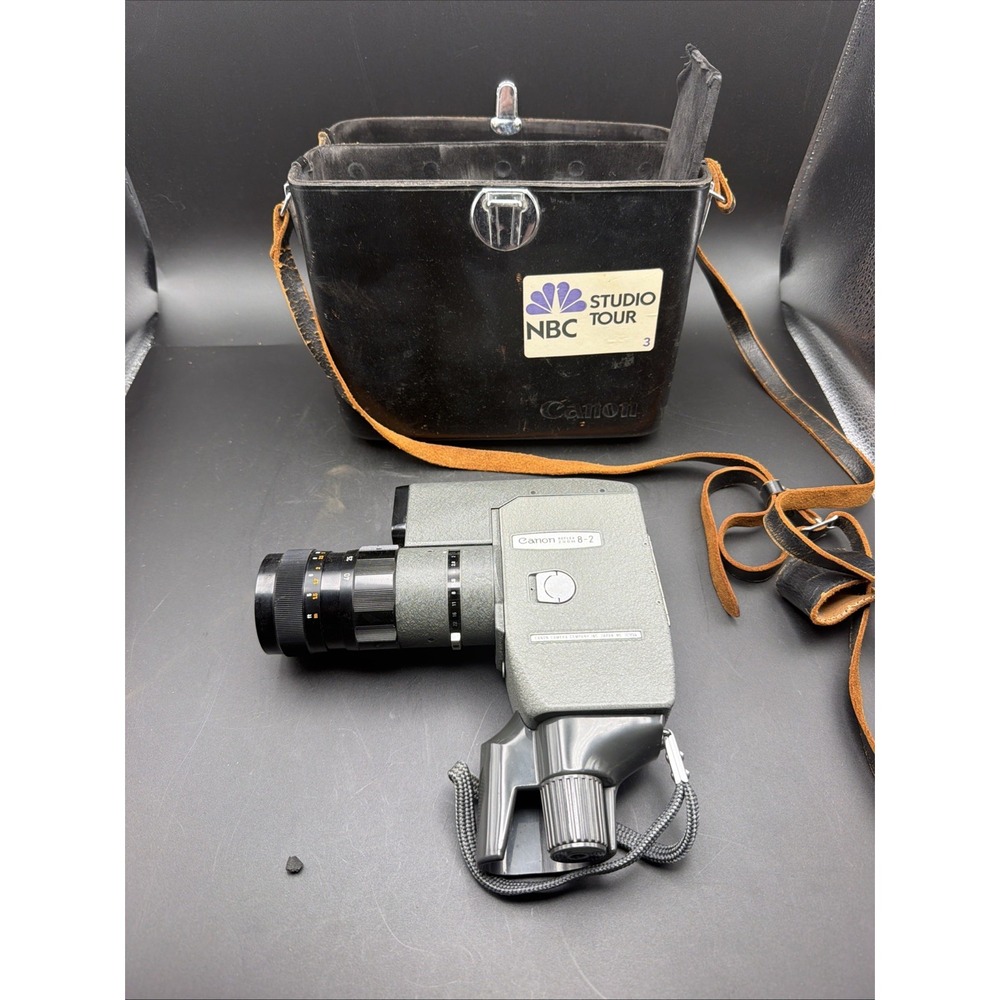 Canon Reflex Zoom 8-2 8mm Movie Camera with Case & Strap Untested
